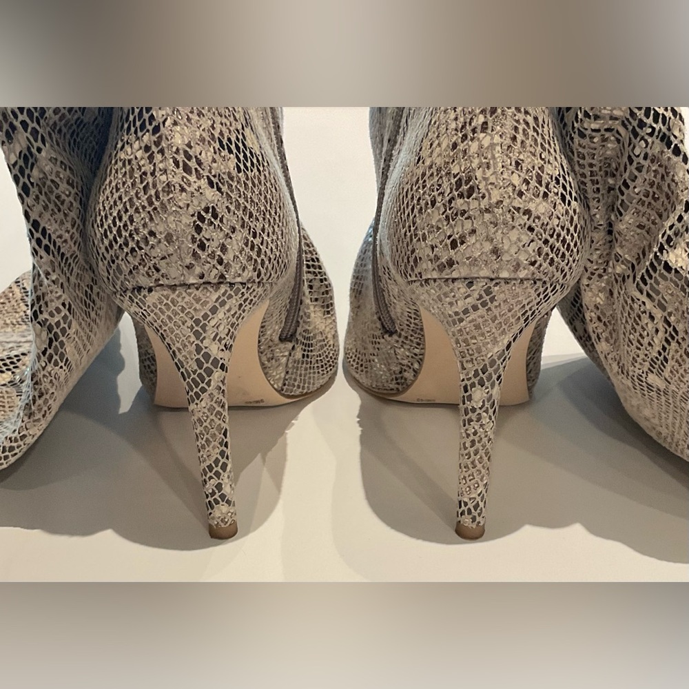 Knee-High Stiletto Faux Snakeskin Pointed Toe Scrunch Boots - Picture 9 of 9